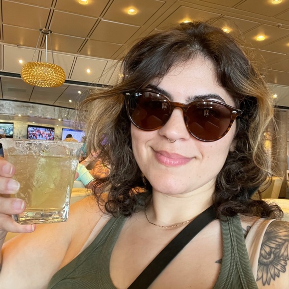 Meet your Posher, Lily - Picture 4 of 4